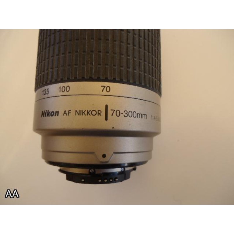NIKON 70-300